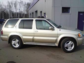 2001 Infiniti QX4 Pictures