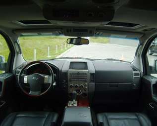 2004 Infiniti QX56 Photos