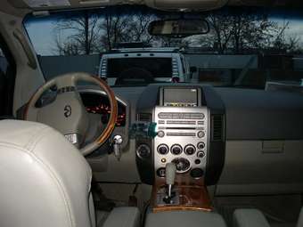 2004 Infiniti QX56 Photos