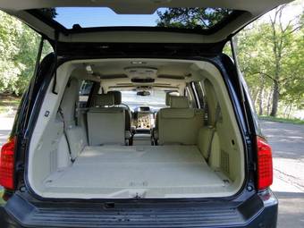 2004 Infiniti QX56 Photos