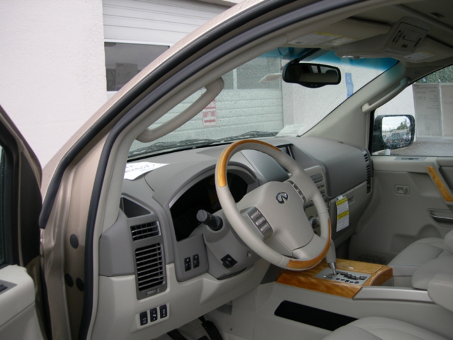 2005 Infiniti QX56 Photos