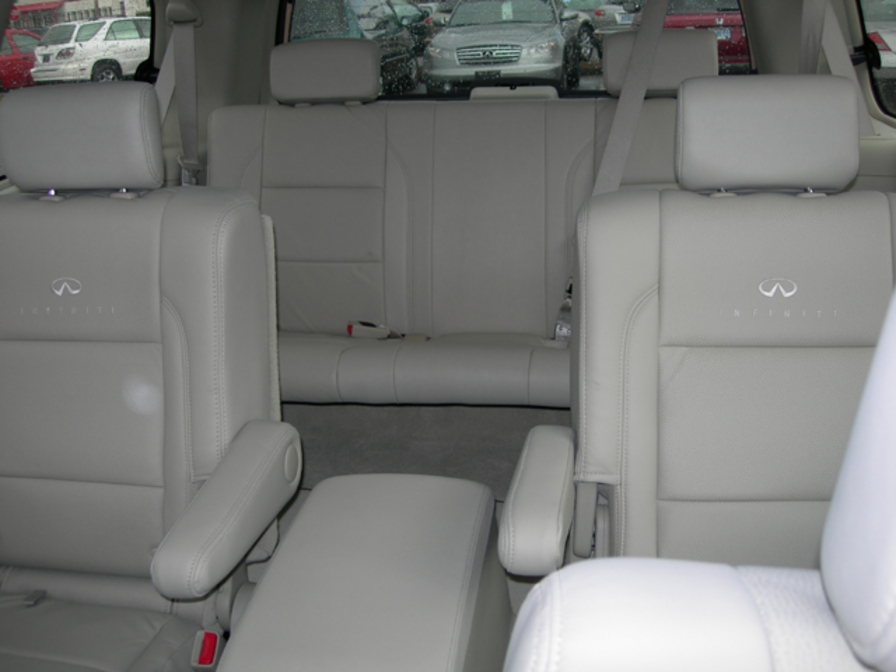 2005 Infiniti QX56 Images