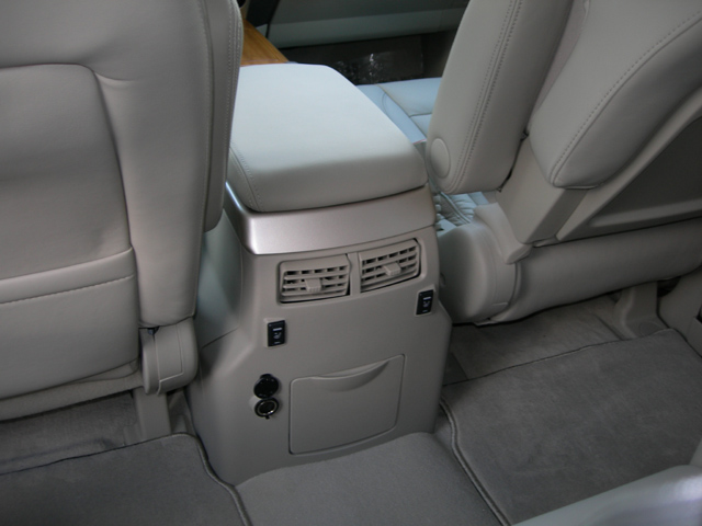 2005 Infiniti QX56 Images