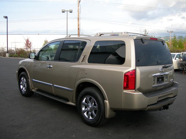 2005 Infiniti QX56 Pictures
