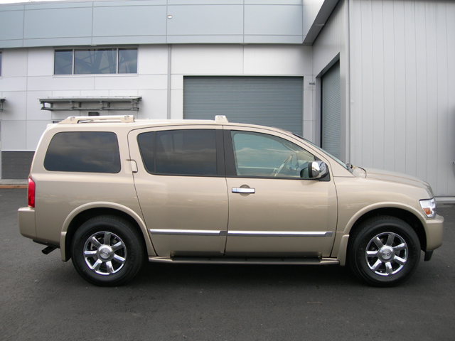 2005 Infiniti QX56 Photos