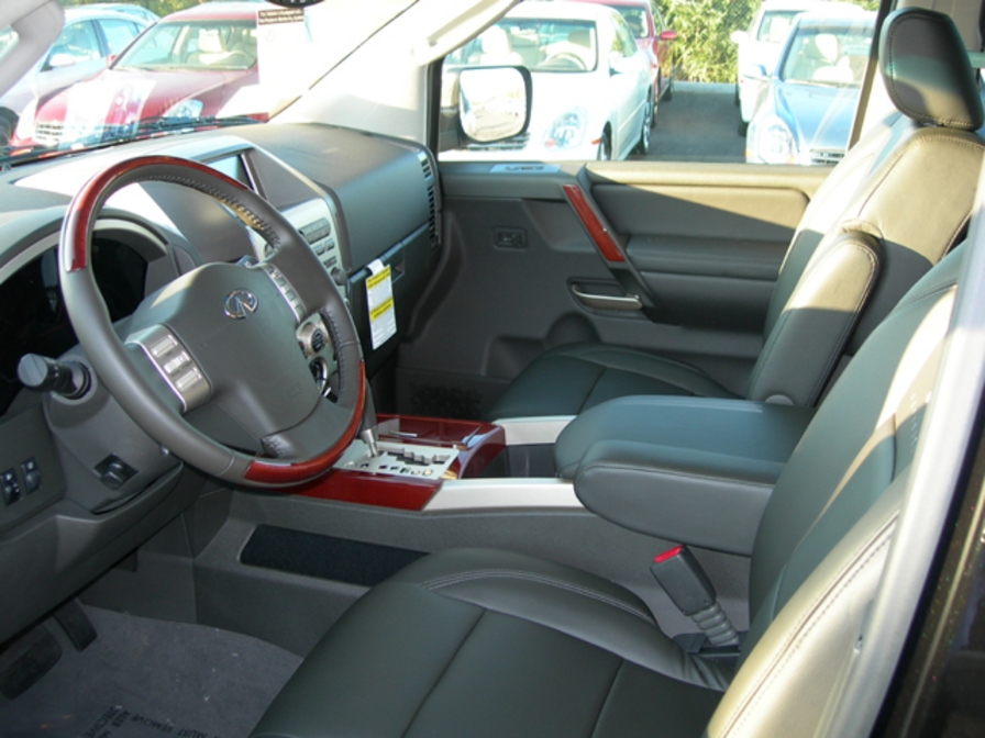2005 Infiniti QX56 Photos