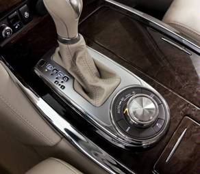 2010 Infiniti QX56 Pics