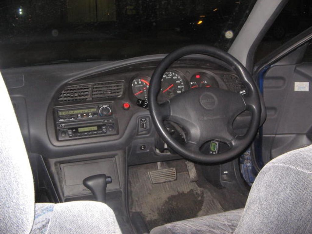 2001 Isuzu Aska