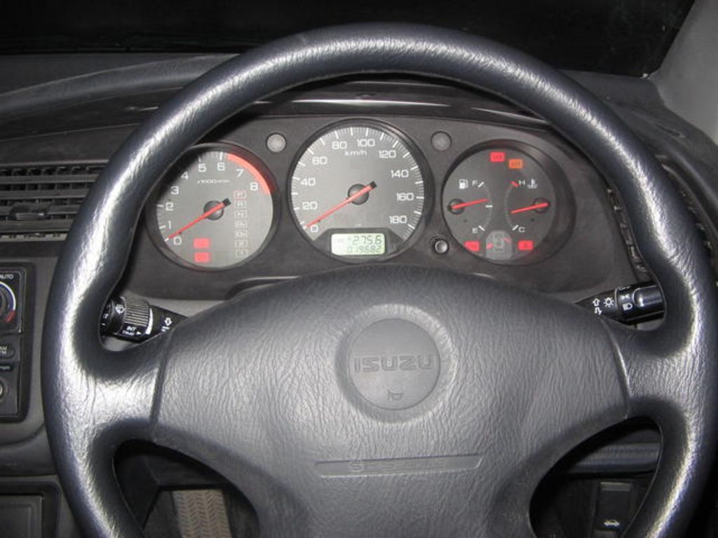 2001 Isuzu Aska