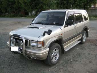 1995 Isuzu Bighorn Photos