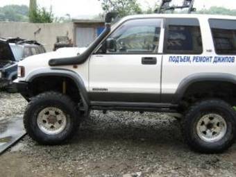 1996 Isuzu Bighorn Photos