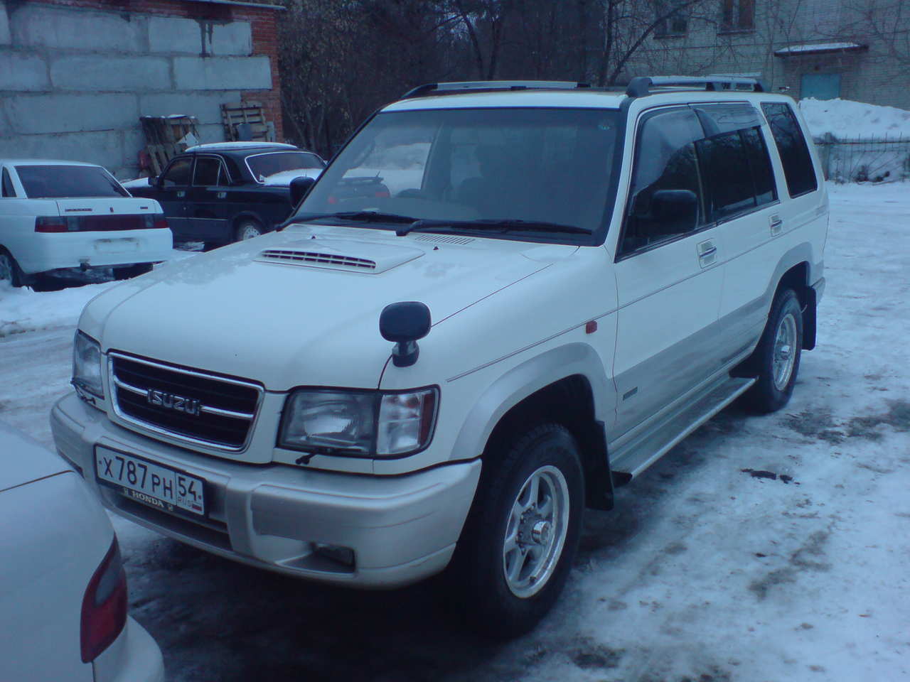 Isuzu bighorn 1998
