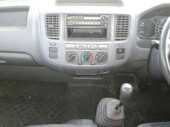 2003 Isuzu Como Pictures