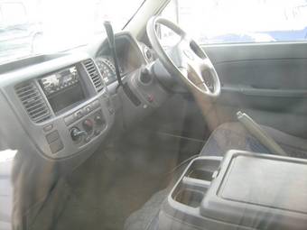 2003 Isuzu Como Photos