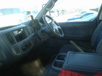 2003 Isuzu Como Pictures