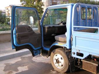 2003 Isuzu Fargo Photos