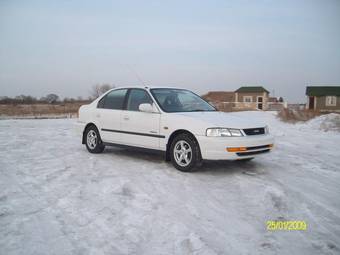 1997 Isuzu Gemini Photos