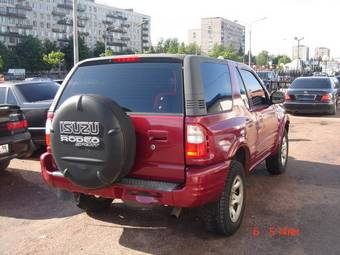 2002 Isuzu Rodeo Photos