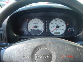 2002 Isuzu Rodeo Photos