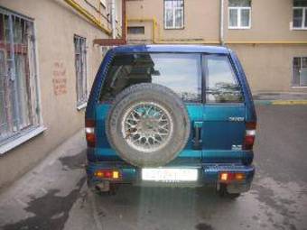 2000 Isuzu Trooper Photos