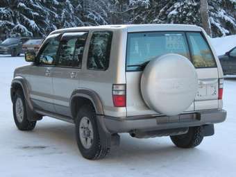 2002 Isuzu Trooper Pictures