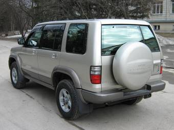 2002 Isuzu Trooper Photos