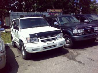 2002 Isuzu Trooper Photos