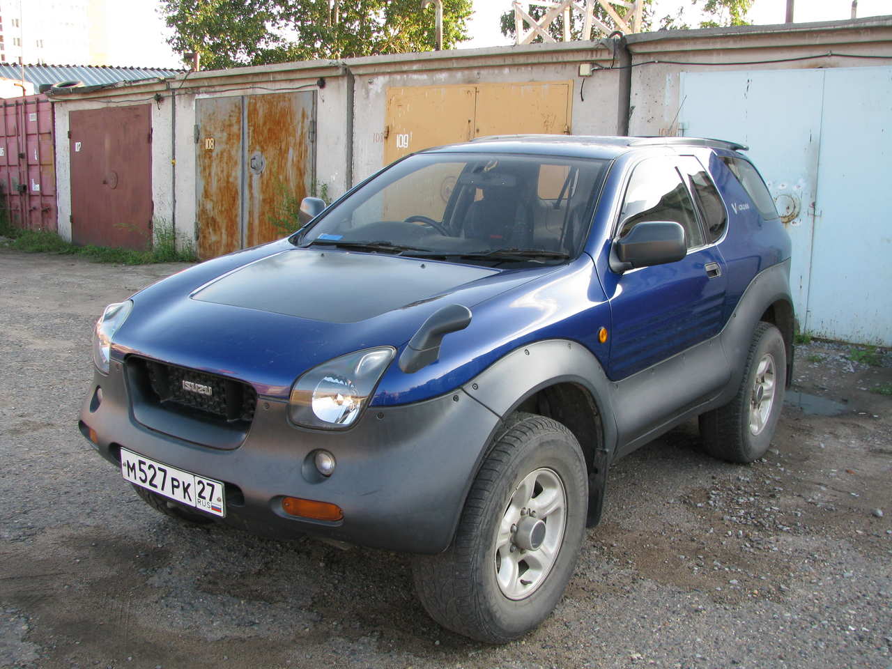 Isuzu VEHICROSS черный