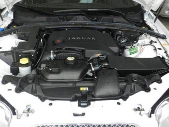 2011 Jaguar XF Pictures