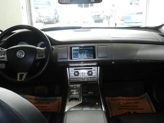 2011 Jaguar XF Pics