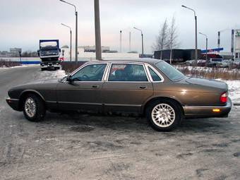 2000 Jaguar XJ Pictures