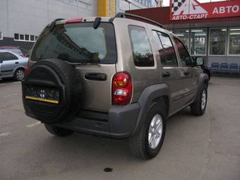 2004 Jeep Cherokee Photos
