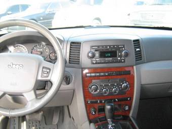 2006 Jeep Grand Cherokee Wallpapers