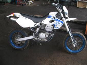 2002 Kawasaki D-tracker Pictures