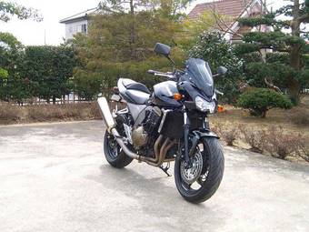 2004 Kawasaki ZR-7 Pictures