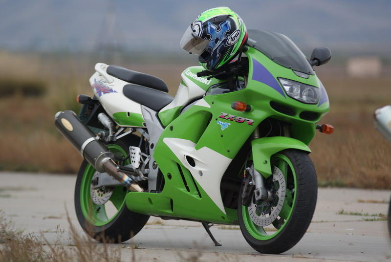 Kawasaki zx9r 1996 черно оранжевый
