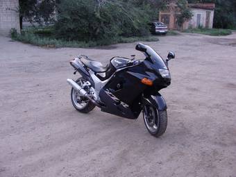 1998 Kawasaki ZZ-R Pictures