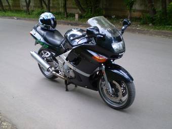 1995 Kawasaki ZZ-R400 Pictures