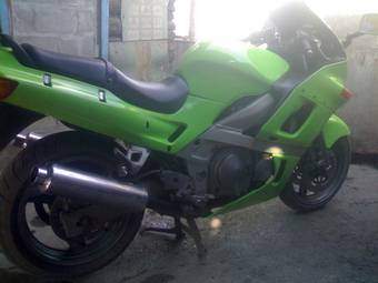 1996 Kawasaki ZZ-R400 Photos