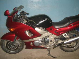 1999 Kawasaki ZZ-R400 Photos