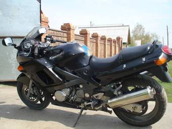 2001 Kawasaki ZZ-R400 Photos