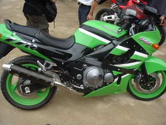 2001 Kawasaki ZZ-R400 Photos