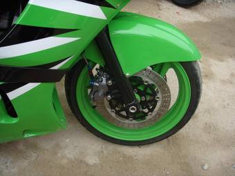 2001 Kawasaki ZZ-R400 Pictures
