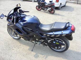 2006 Kawasaki ZZ-R400 Pictures