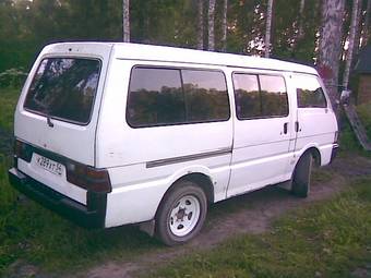 1990 Kia Besta Photos