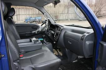 2004 Kia Bongo Pics