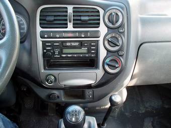 2004 Kia Bongo Pictures