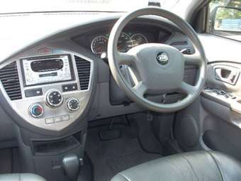 2002 Kia Carens Images