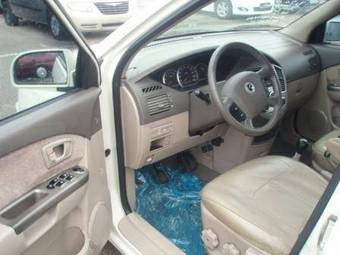 2003 Kia Carens Pictures