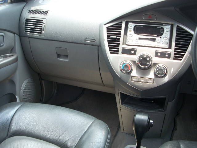 2004 Kia Carens